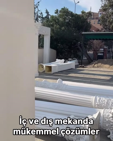 Sütun ve profil parçaları açık üretim alanında istiflenmiş
