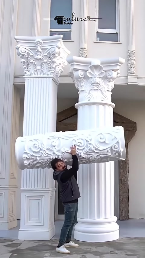 Silindirik desenli sütun ayağı gövdeye doğru kaldırılıyor