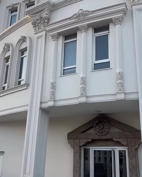 Polure Poliüretan Sütun Başlıkları ile Modern ve Klasik Mimari Dokunuşlar — 0:12