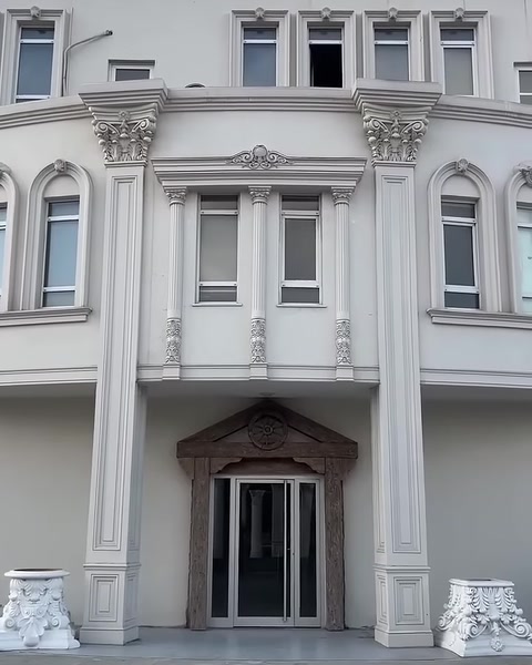 Polure Poliüretan Sütun Başlıkları ile Modern ve Klasik Mimari Dokunuşlar — 0:22