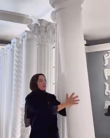 Farklı başlıklara sahip düz sütun modelleri yan yana duruyor