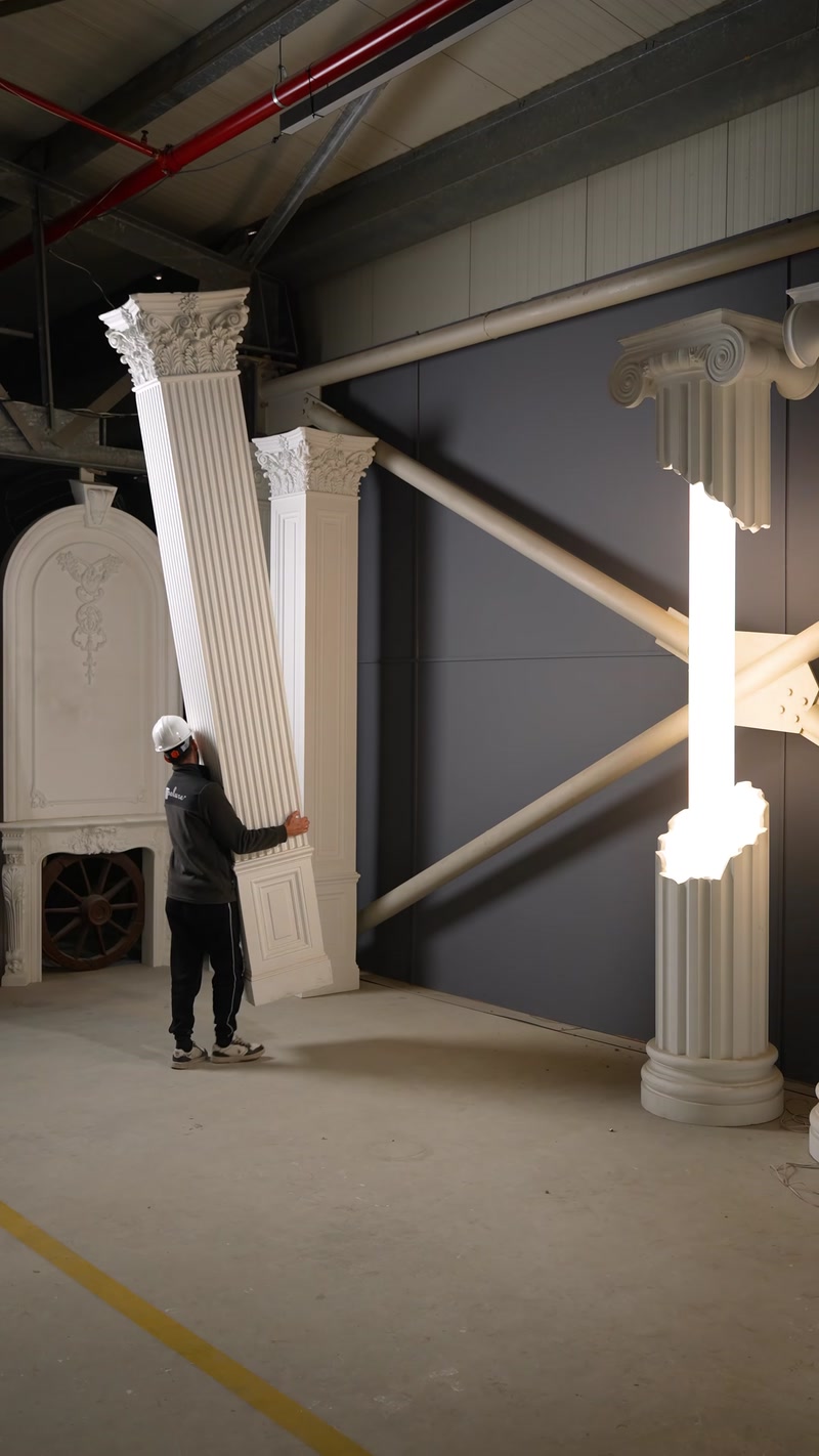 Uzun yivli pilaster eğik tutularak ürünün taşınabilirliği sergileniyor